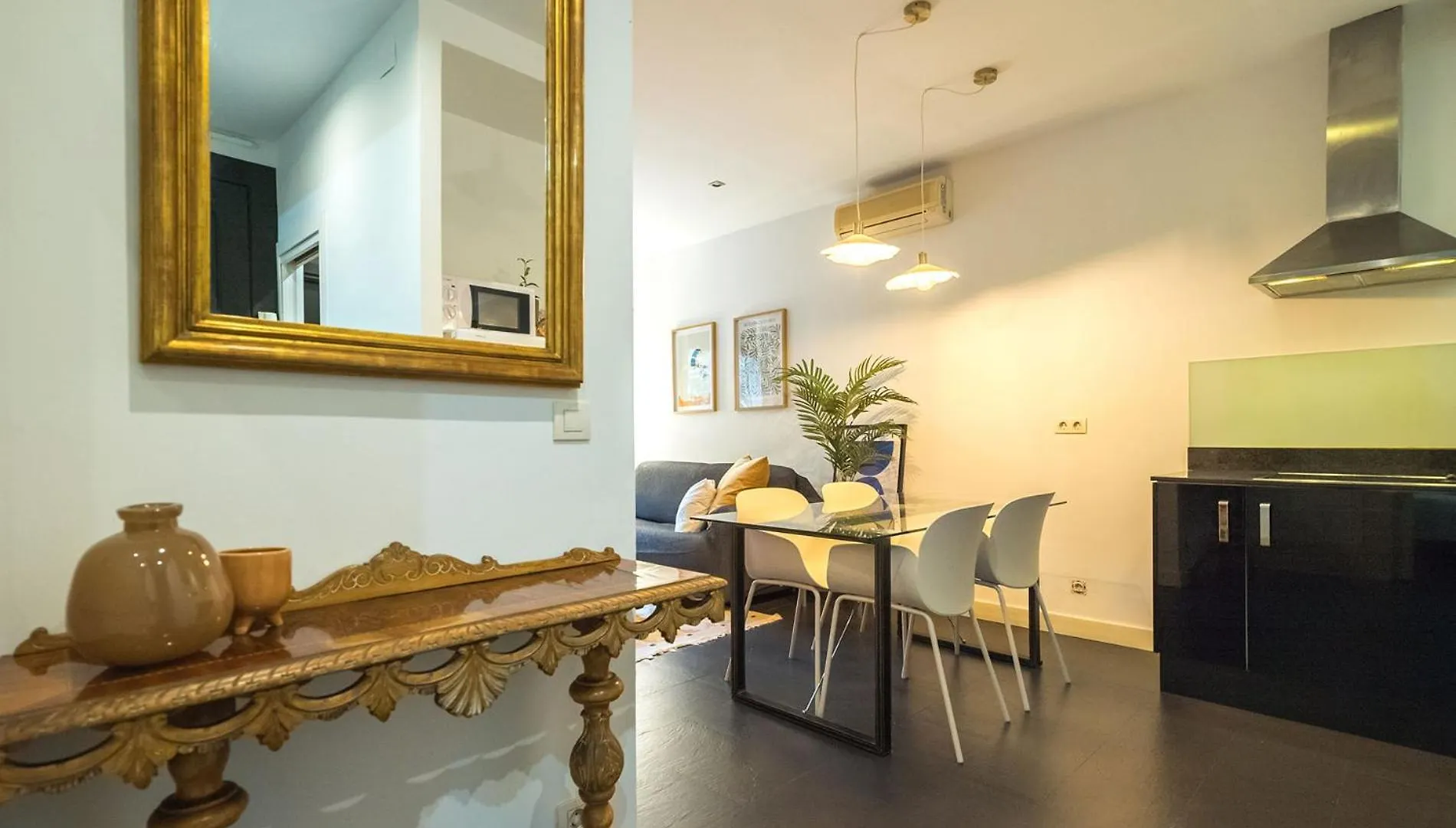 Dana - Enjoy Apartments Rocafort Barselona 0*,