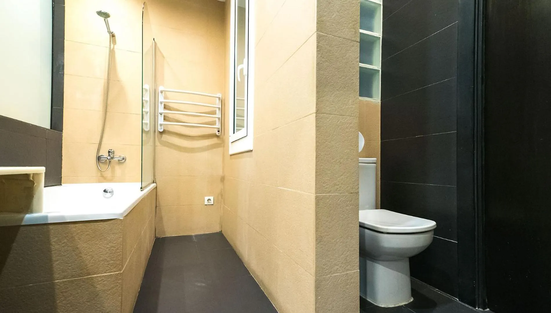 Dana - Enjoy Apartments Rocafort Barselona